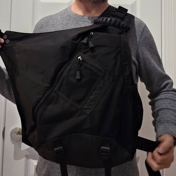 OAKLEY Tactical Sling Bag From The Oakley Design Team back in 2008 -Like New - Picture 6 of 12